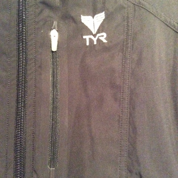 TYR sport/running coat - Picture 2 of 10